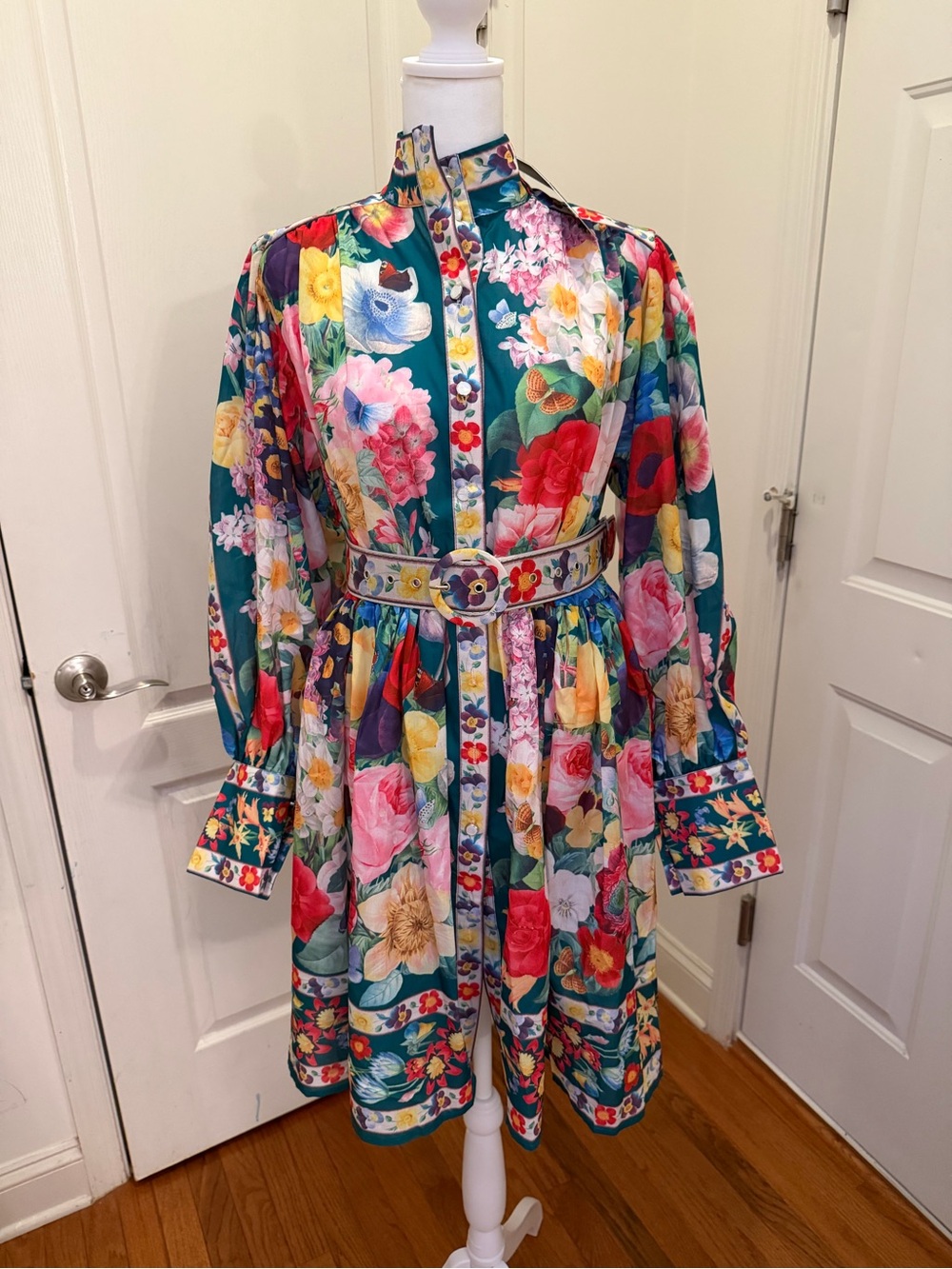 NWT Women’s Floral Pleated High Collar with Belt Dress Size M - Picture 2 of 15